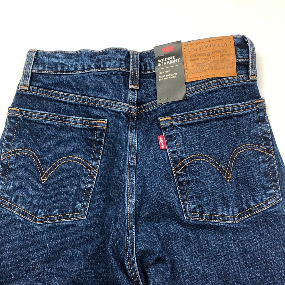 NWT Levi's Wedgie Fit Straight-Leg Jeans - Picture 6 of 8
